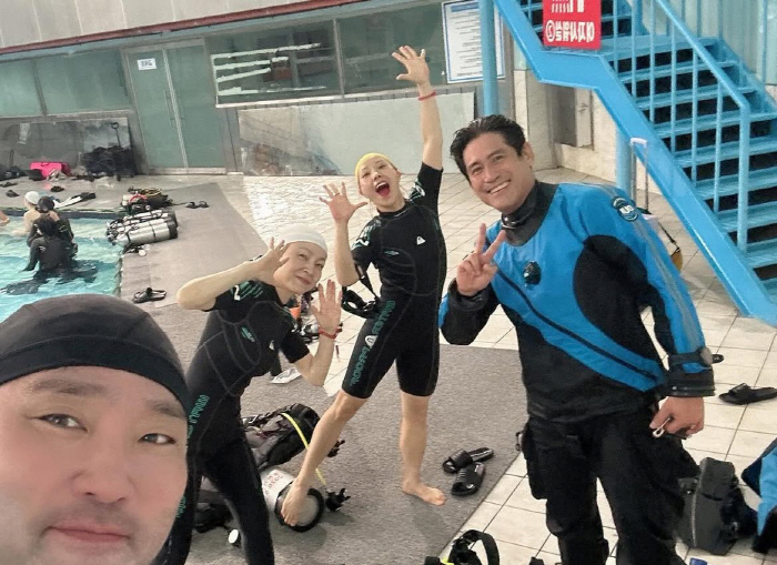 'Pomanchu 2' Wax ♥ Lee Hyung Chul's pink reunion..Did you become a couple after the show