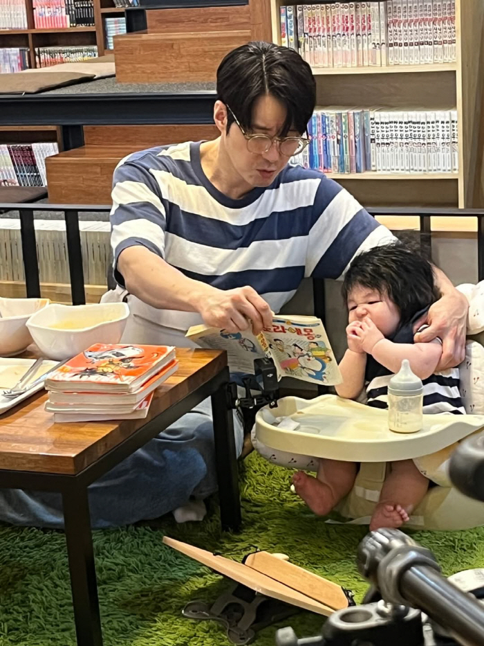 Saya ♥ Shim Hyung-tak's day, the first rice cake and two lower teeth. Cute eating show