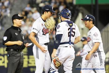 Such a situation was really hard. Acting manager Cho Sung-hwan's confession → Why he replaced a rookie pitcher just before the winning pitcher