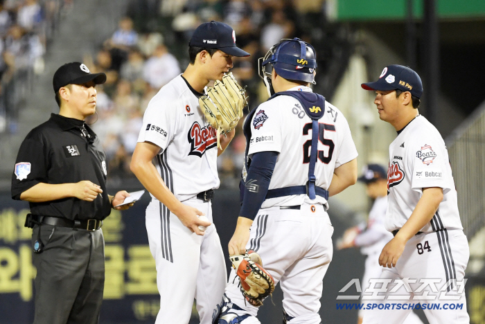 Such a situation was really hard. Acting manager Cho Sung-hwan's confession → Why he replaced a rookie pitcher just before the winning pitcher