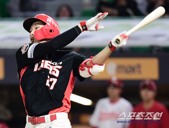 Thanks to Horyeong, we won 2 games in a row! Intense 9th hitter, he grabbed the collar of a team that has lost 6 consecutive games and played a great role for 2 consecutive games