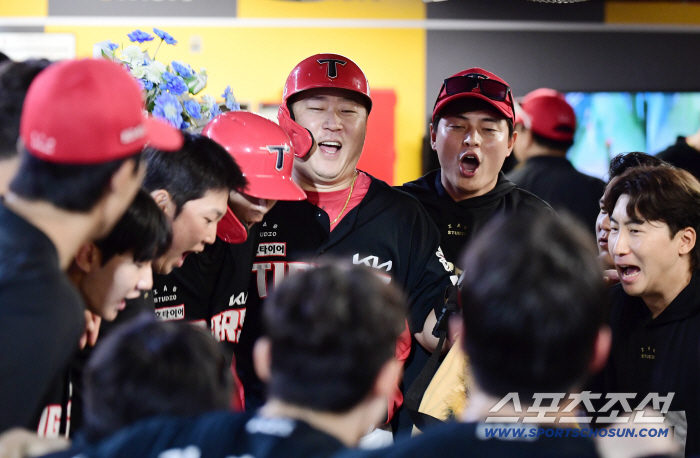 Thanks to Horyeong, we won 2 games in a row! Intense 9th hitter, he grabbed the collar of a team that has lost 6 consecutive games and played a great role for 2 consecutive games