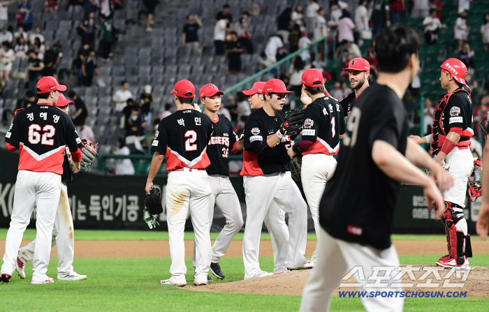 Thanks to Horyeong, we won 2 games in a row! Intense 9th hitter, he grabbed the collar of a team that has lost 6 consecutive games and played a great role for 2 consecutive games