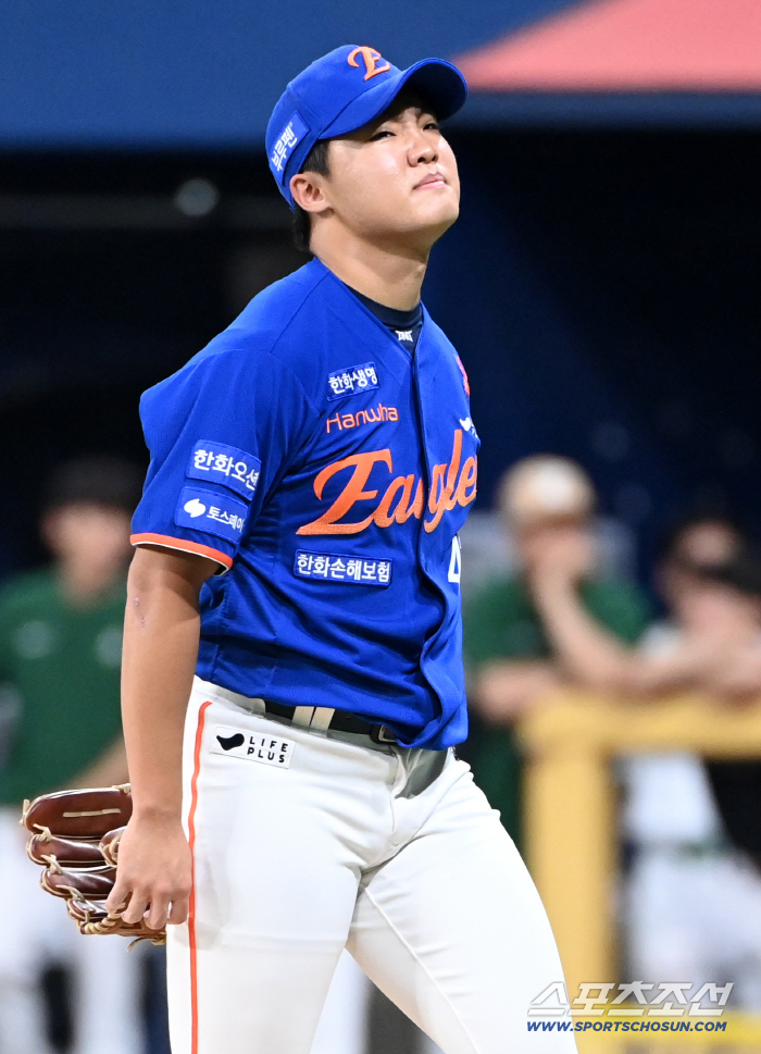 That's humble. Jung Woo-joo, who answered with a bow to coach Kim Kyung-moon's encouragement, mesmerized even ML scouts, KKK