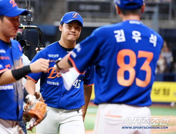 That's humble. Jung Woo-joo, who answered with a bow to coach Kim Kyung-moon's encouragement, mesmerized even ML scouts, KKK