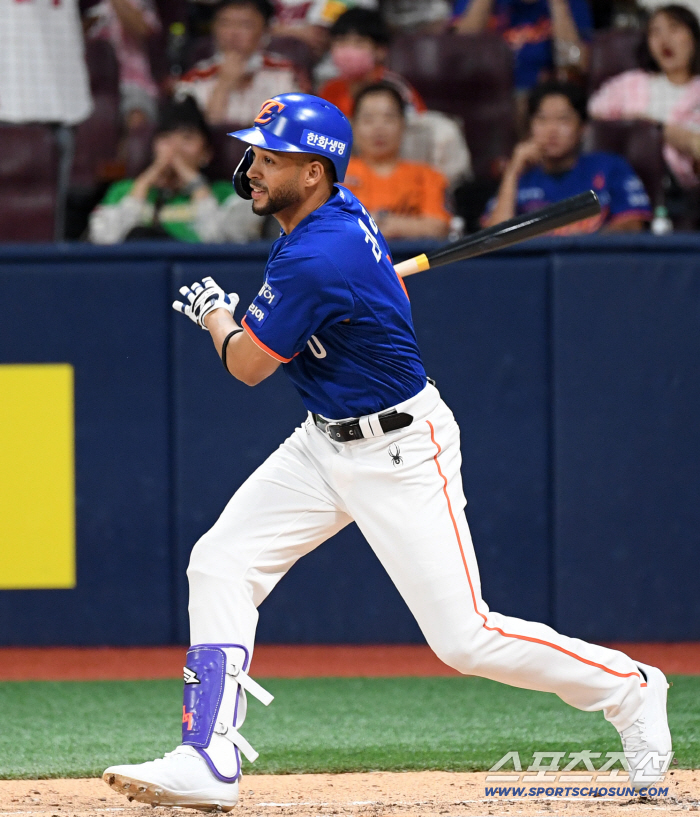 What should I do with the lead chase? I have to go without a foreign hitter...Liberato's shoulder pain, so that he can recover completely from the entry