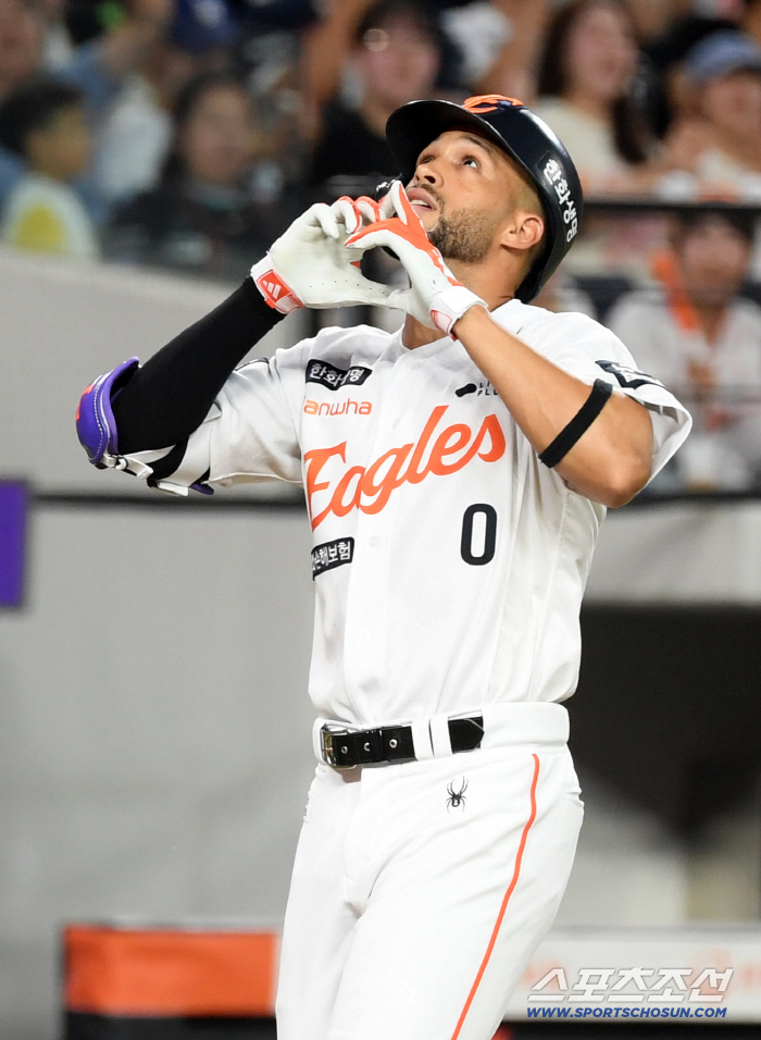 What should I do with the lead chase? I have to go without a foreign hitter...Liberato's shoulder pain, so that he can recover completely from the entry