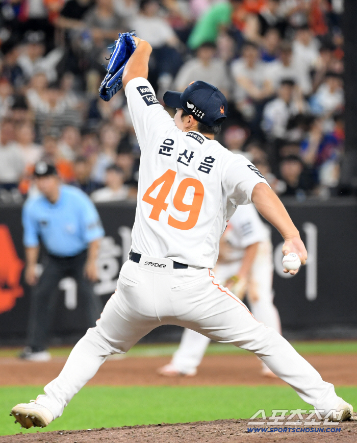150km bang! Hanwha Reserves again...Overcoming no outs → 5 ⅓ of 3G, no runs, will strengthen the No. 1 mound