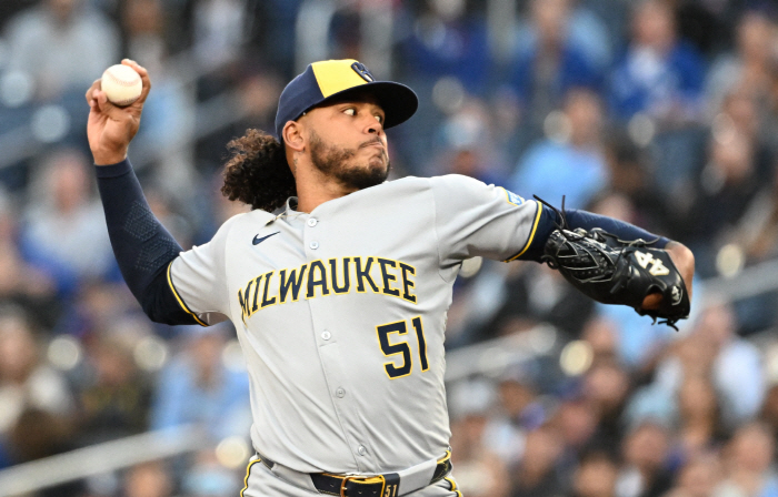 16 wins! Peralta leads with multiple wins, 24 consecutive scoreless innings ERA 2.58 Skins 9 wins ERA 2.05, NL Cy Young Award yet to be known