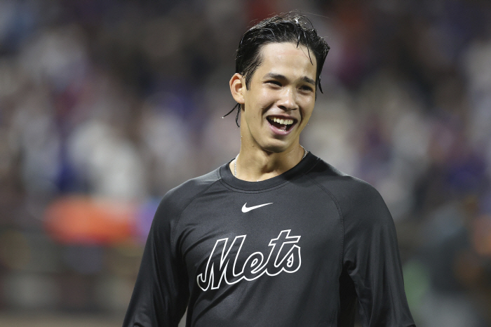 Absolutely a kid, but summoned the club's all-time pitcher...Is this real? Crazy