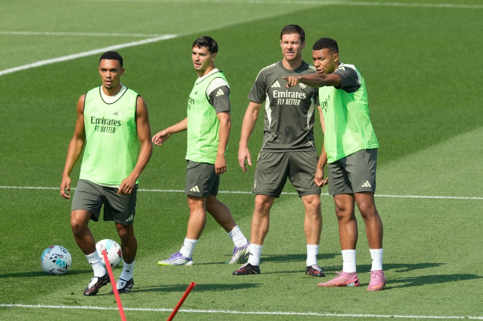 Arnold is deprived of Real's starting position!→Riverpool Return...to confront the ridicule and jeering of crazy tension