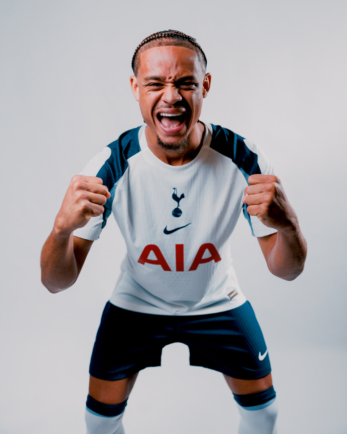 At Tottenham, Xavi Simmons, the 7th successor who loved SON and respected the legend, will have a great responsibility, but I will write my own story