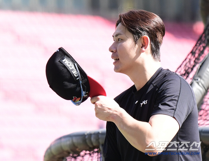 Finally, Hong Chang-ki is back Everyday, I run to Jamsil Stadium yesterday and hit hard today