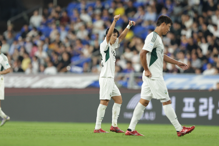  Ulsan is doomed! Lee Young-jae → Jeon Jin-woo 5 minutes in an instant, Jeonbuk Hyundai won the Derby 20 completely...Shin Tae-yong's third consecutive loss is also worried about Final B → promotion PO