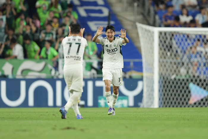  Ulsan is doomed! Lee Young-jae → Jeon Jin-woo 5 minutes in an instant, Jeonbuk Hyundai won the Derby 20 completely...Shin Tae-yong's third consecutive loss is also worried about Final B → promotion PO