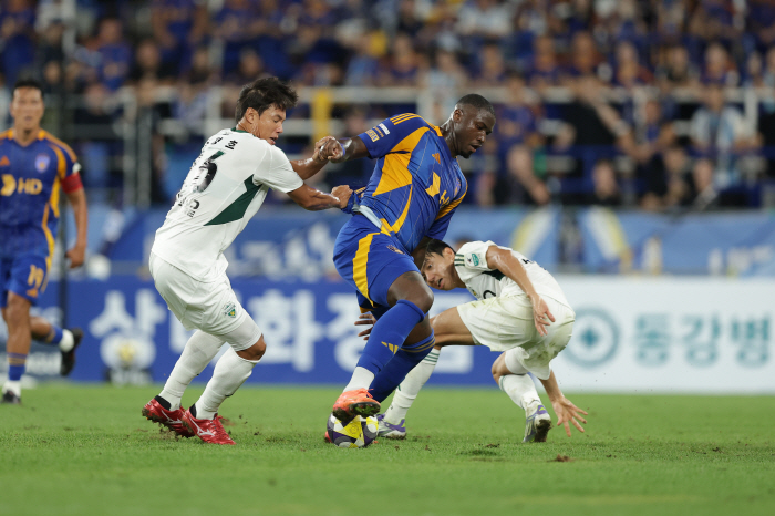  Ulsan is doomed! Lee Young-jae → Jeon Jin-woo 5 minutes in an instant, Jeonbuk Hyundai won the Derby 20 completely...Shin Tae-yong's third consecutive loss is also worried about Final B → promotion PO