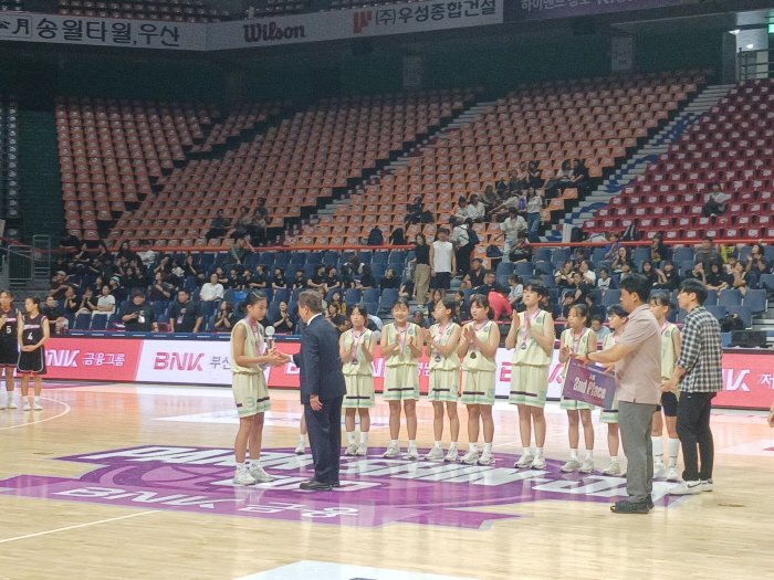 Korea's first U-girl basketball international competition ended successfully...I want to be a runner-up like Kim Nahee and Heo Yeeun