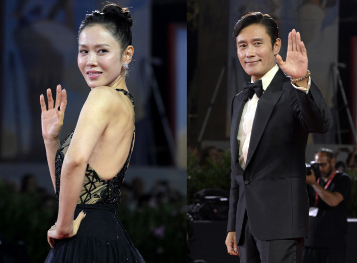 Lee Byung-hun & Son Ye-jin Dazzle Arm-in-Arm on Venice Red Carpet