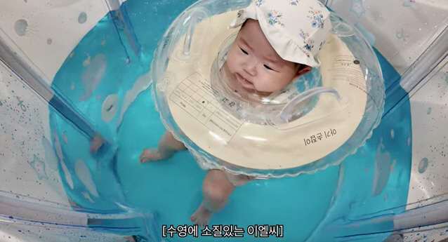 Lee Yong-sik set up a swimming pool + baby room at a 100-pyeong house in Pyeongchang-dong for his granddaughter. Awesome
