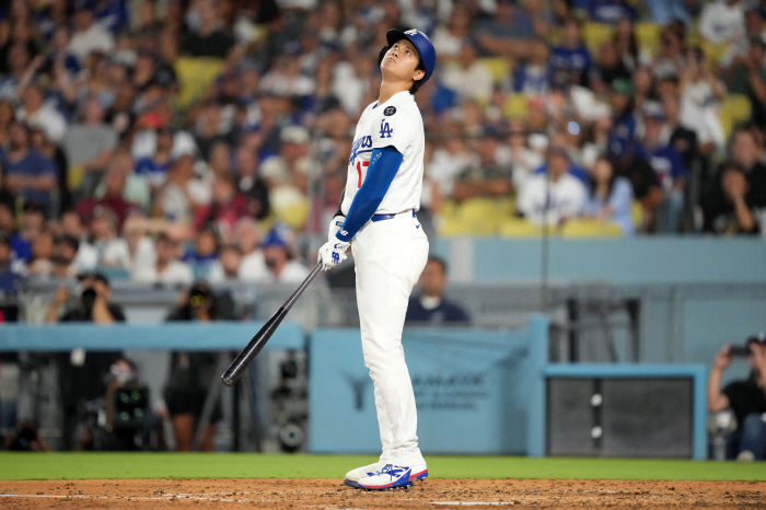 Ohtani is doing this with 50 home runs, 150 runs, 400 hits? There's only Ruth Fox, and then Schwaber will win with 60 home runs and 140 RBIs