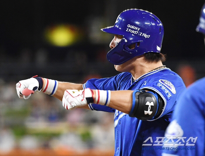  Kang Min-ho, two-run timely hit