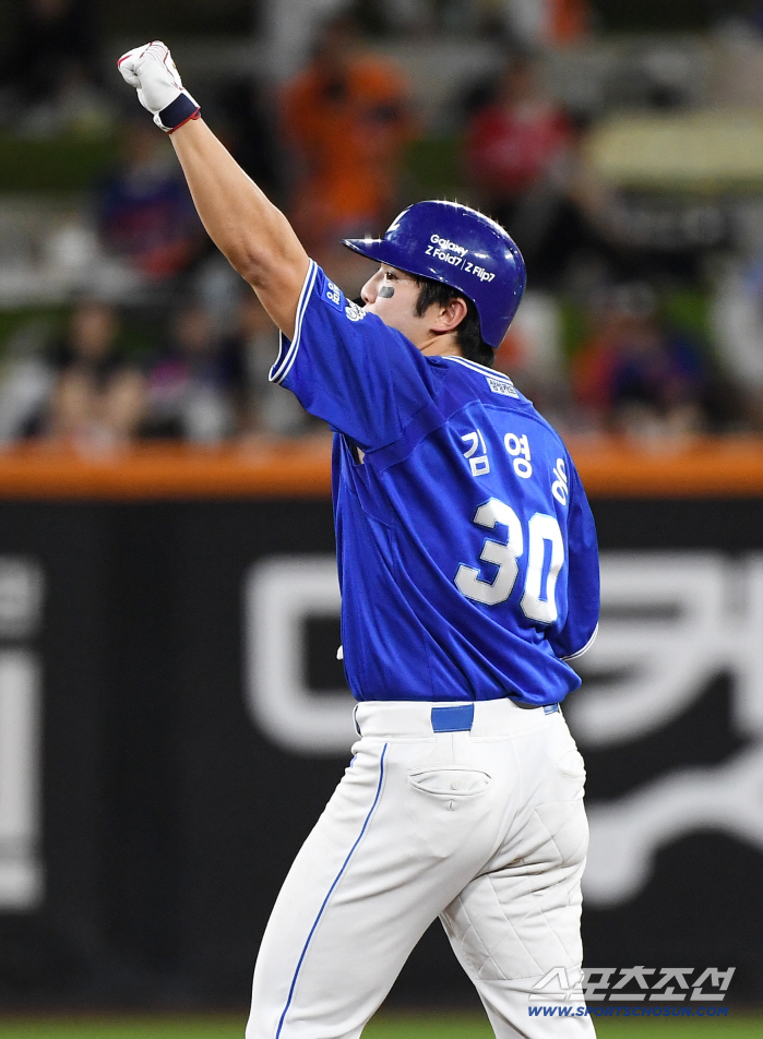  Kim Young-woong's two-run timely hit