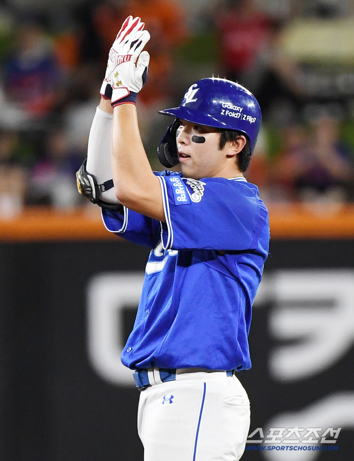  Kim Young-woong's two-run timely hit against Weiss