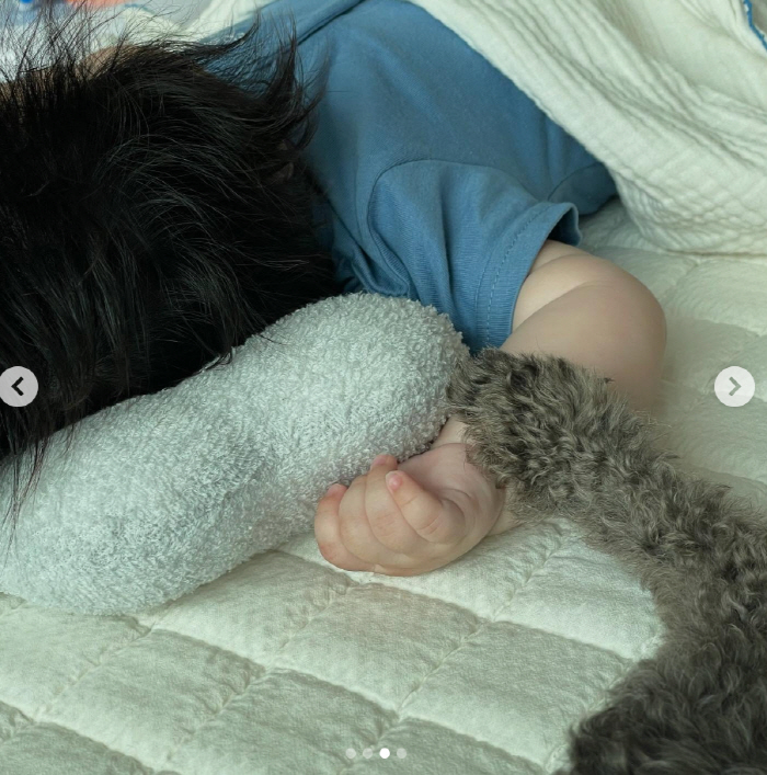 Shim Hyung-tak ♥ Sa-ya, looking at her father with her heart fluttered at the two-shot of Haru  Dog Gimbap