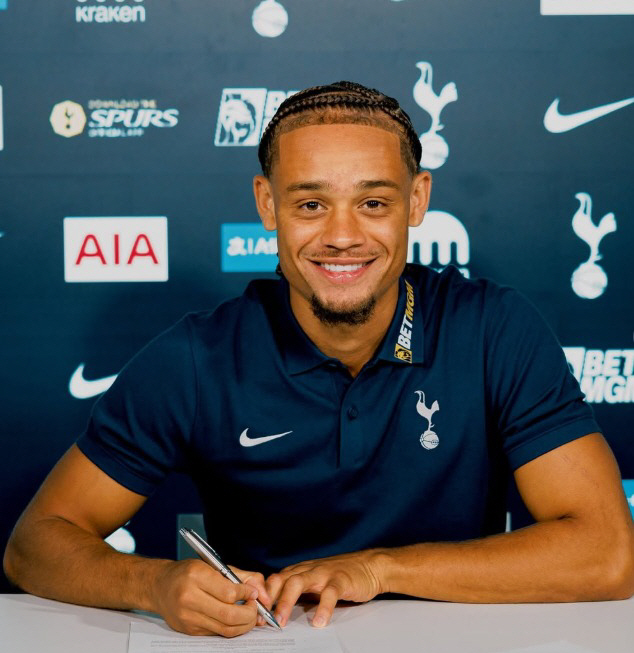 Son Heung-min can feel the love of Son Heung-min. Tottenham's new No. 7 Simmons is also surprised by SONNY's big shadow, XAVI confirmed...Transfer fee of 97.5 billion → 527-year contract