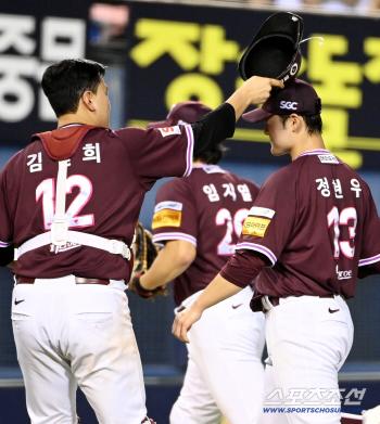 Wake up! The master of the house is awake, and the youngest member who led him to escape for six consecutive innings pitched two runs (Jamsil site)