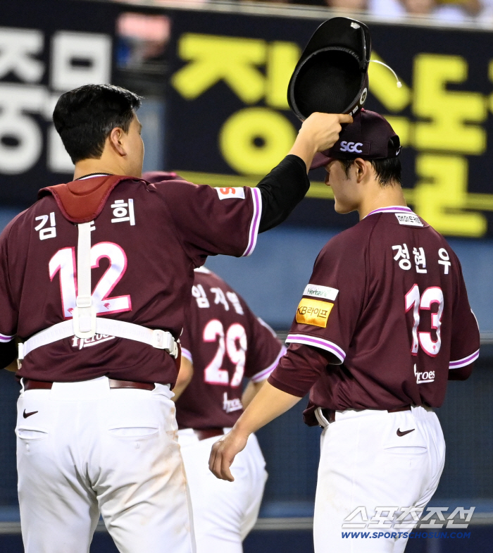 Wake up! The master of the house is awake, and the youngest member who led him to escape for six consecutive innings pitched two runs (Jamsil site)
