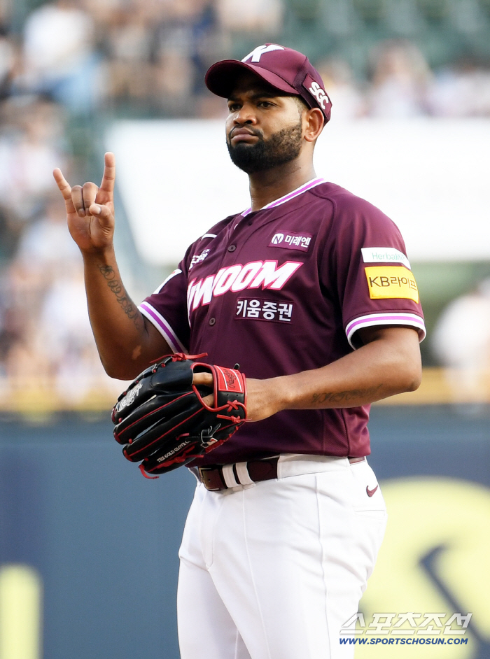 Are you scared of LG? We didn't do much to prevent LG's 13th consecutive win, but we raised our natural enemiesOh Ji-hwan's clutch error through the ninth inning