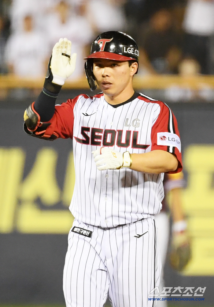 Are you scared of LG? We didn't do much to prevent LG's 13th consecutive win, but we raised our natural enemiesOh Ji-hwan's clutch error through the ninth inning