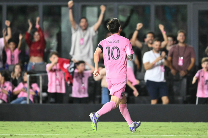 A better facility scale than college teams and European upper-middle-ranking clubs on private jets, Son Heung-min in the all-time boom in U.S. football