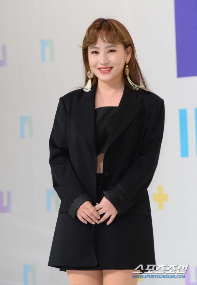 Cho Hyun-ah died when she was 5 years old and now lives with her stepfather (My Little Old Boy)