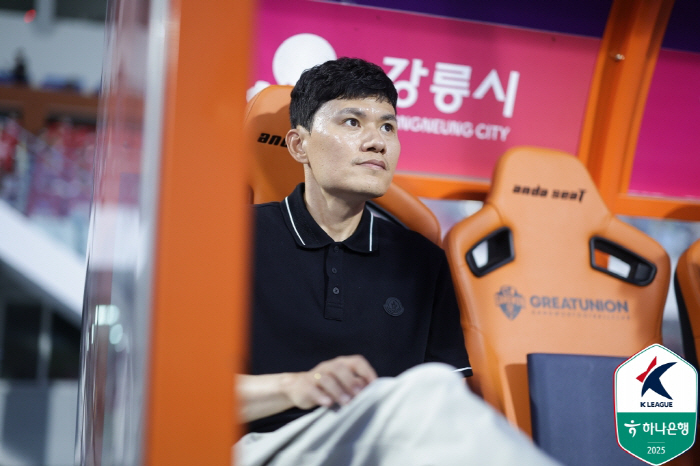 Coach Chung Kyung-ho, who caught Pohang for four consecutive wins, seems to have gained momentum against Jeonbuk