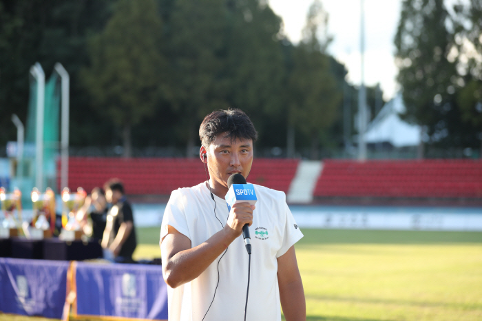  Park Kyu-sun, coach of Hannam University, blamed himself for his lack of ability to win for the first time in a year...I'll try to win 4 awards one more time