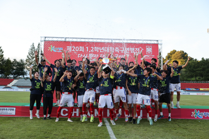  Park Kyu-sun, coach of Hannam University, blamed himself for his lack of ability to win for the first time in a year...I'll try to win 4 awards one more time