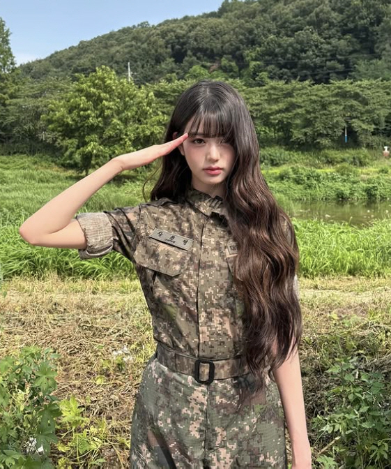 IVE Jang Wonyoung’s Military Challenge Sparks Glove Debate