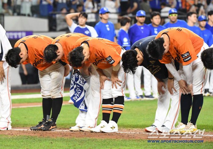 I didn't know Hanwha would be swept. 0.5G difference from 3rd to 6th place. Has there been a season like this in history
