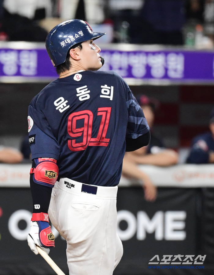 I put it up on the date, but it was cold → Coach Kim Tae-hyung, Yoon Dong-hee's home run  high-five with a big smile