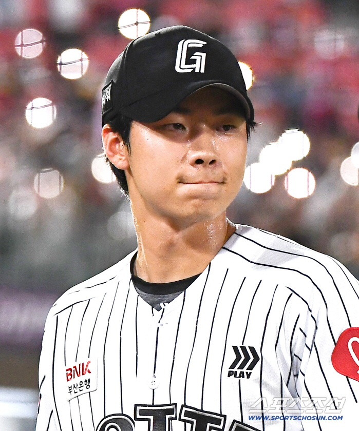 I think it's going to be hard this year → Lotte's sudden attack? Hong Min Gi's elbow discomfort... What is this.. There are no medical injuries