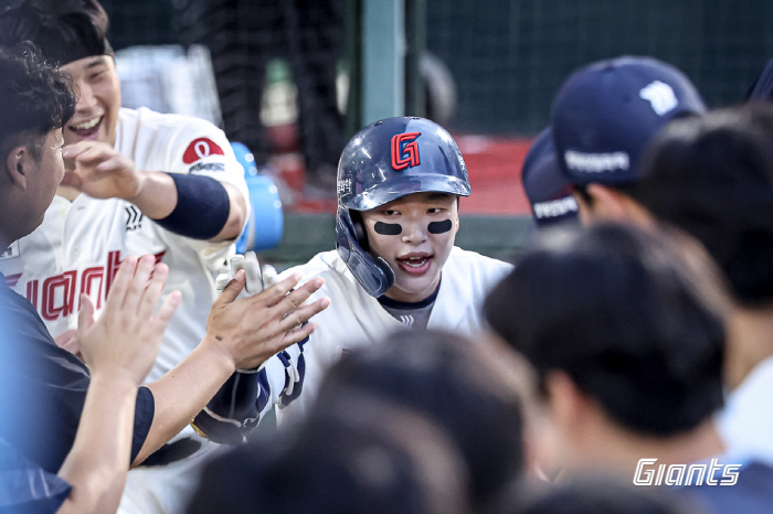 Jung Cheolwon's parents' uppercut! Trade match Kim Min-seok K → Lotte, 51, beat Doosan and continue to hope for third place