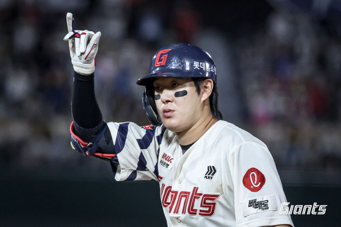 Jung Cheolwon's parents' uppercut! Trade match Kim Min-seok K → Lotte, 51, beat Doosan and continue to hope for third place