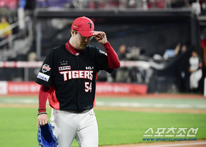KIA Promise 8th inning → Jung Hae-young collapsed again! KT, who lost Ahn Hyun-min after hitting a ground home run, cried and laughed at the magical ending