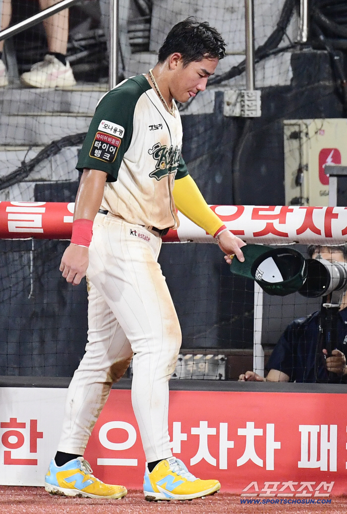 KIA Promise 8th inning → Jung Hae-young collapsed again! KT, who lost Ahn Hyun-min after hitting a ground home run, cried and laughed at the magical ending