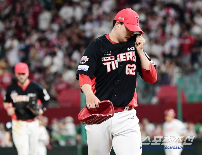 KIA Promise 8th inning → Jung Hae-young collapsed again! KT, who lost Ahn Hyun-min after hitting a ground home run, cried and laughed at the magical ending