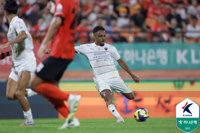 Mo Jae-hyun's winning goal Gangwon won 10 games against Pohang for four consecutive wins and five games without loss (field review)