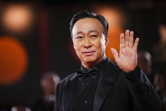 ‘Cannes Park’ Returns Park Chan-wook’s New Thriller Earns 9-Minute Ovation