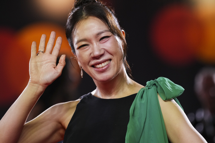 ‘Cannes Park’ Returns Park Chan-wook’s New Thriller Earns 9-Minute Ovation